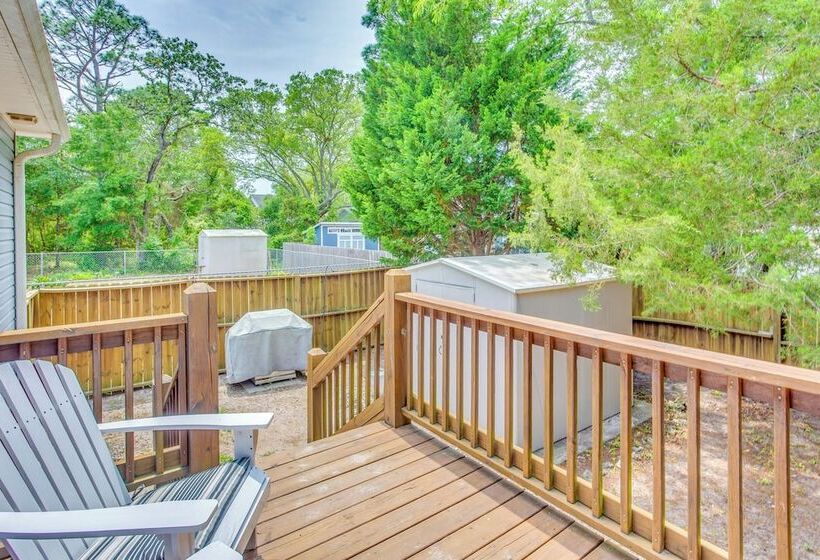 Beachy Oak Island Family Home   1 Mi To Ocean!