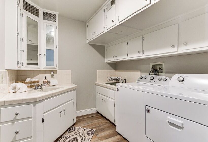 Beautiful Kernville Home W/ Game Room & Mtn Views!