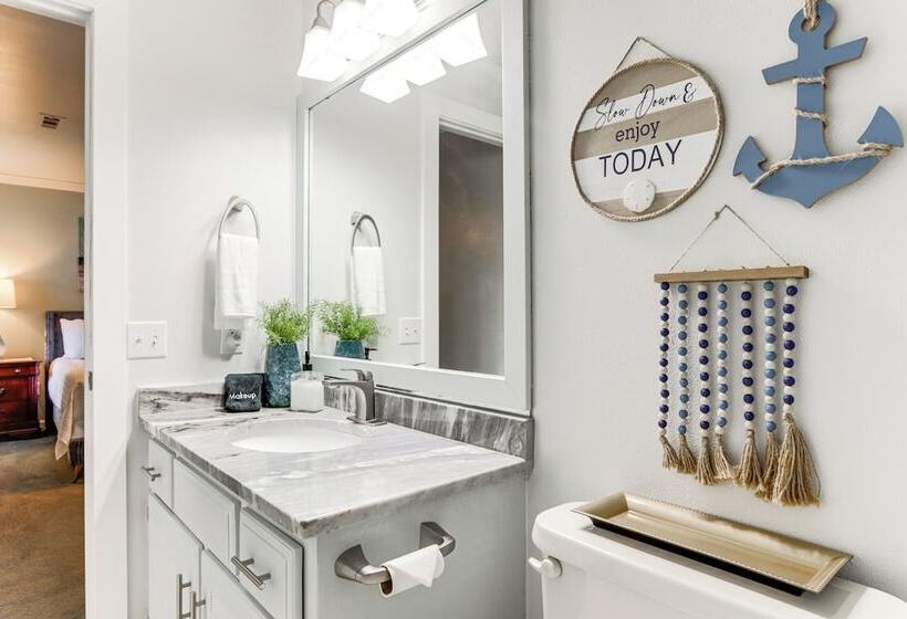 Beautiful War Eagle Cove Home: Walk To Beaver Lake