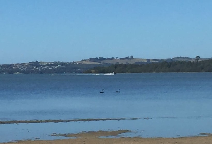 צימר Lakeside Shared Manor  Private 1 Or 2 Bedrooms Bathrooms Lounge Area & More