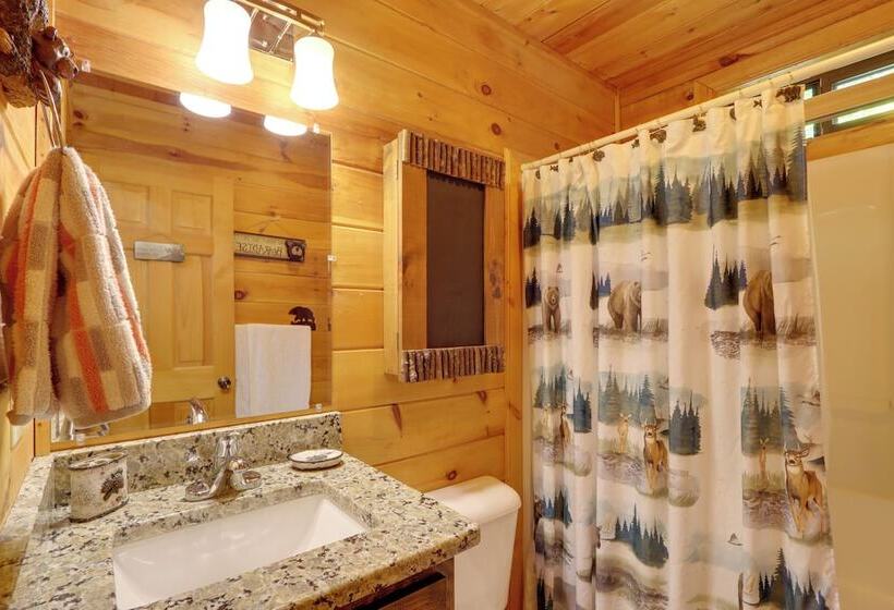 Blue Ridge Cabin W/ Mountain Views: 6 Mi To Dtwn!