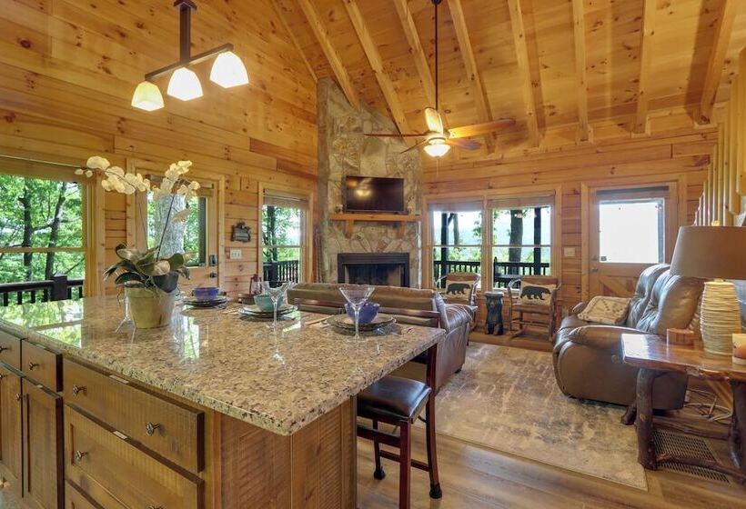 Blue Ridge Cabin W/ Mountain Views: 6 Mi To Dtwn!