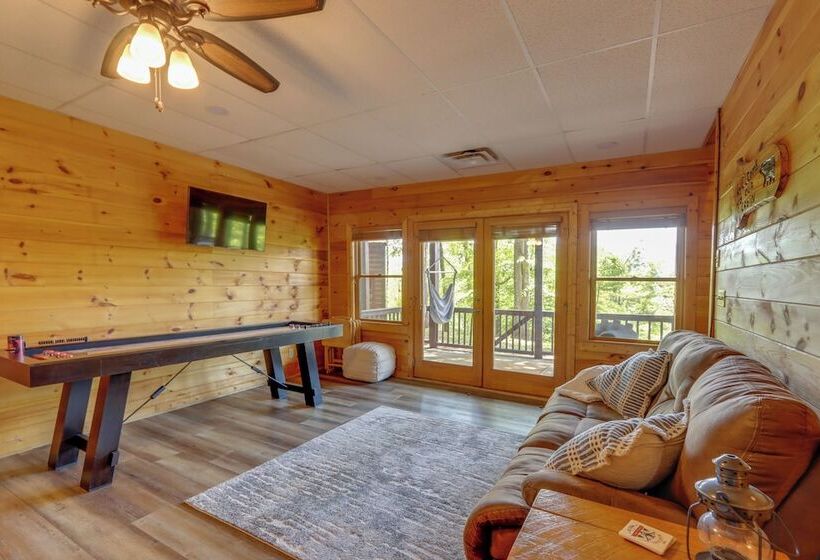 Blue Ridge Cabin W/ Mountain Views: 6 Mi To Dtwn!