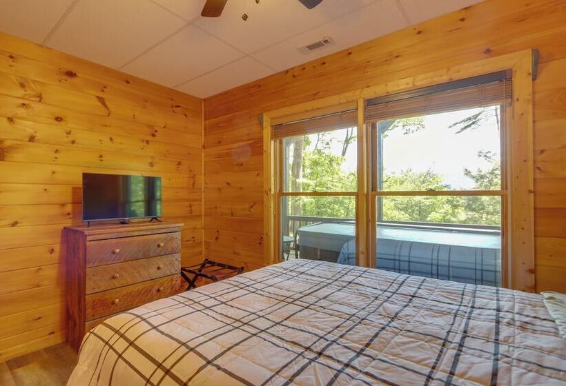 Blue Ridge Cabin W/ Mountain Views: 6 Mi To Dtwn!