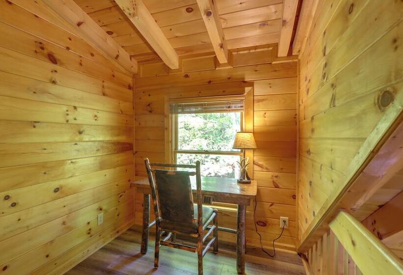 Blue Ridge Cabin W/ Mountain Views: 6 Mi To Dtwn!