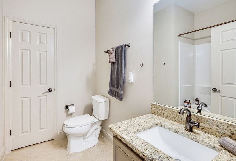 Sunroom & Canal Views: Cape Coral Home Near Parks