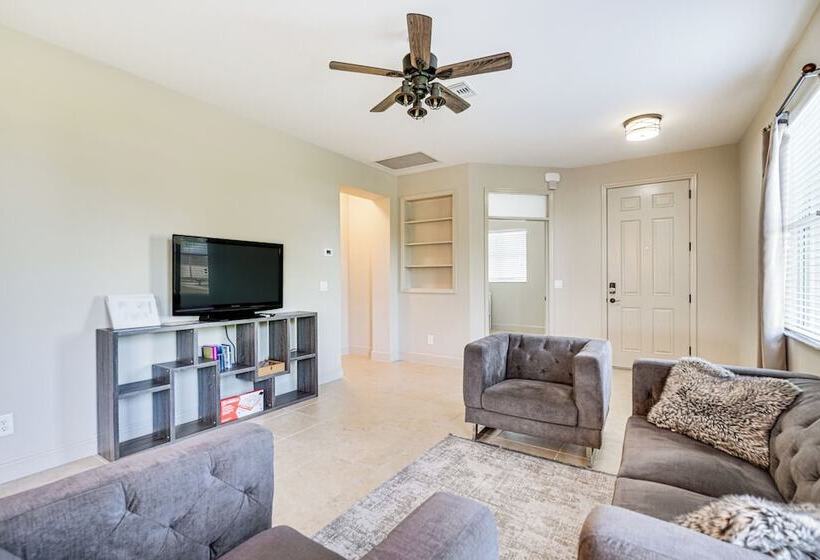 Sunroom & Canal Views: Cape Coral Home Near Parks