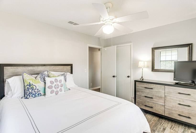 Brunswick Retreat W/ Patio & Grill, Near Beaches!