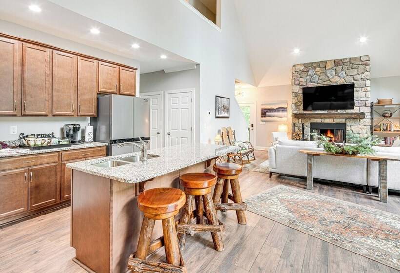 Cabin Rental Near Black Mountain: Fire Pit & Grill