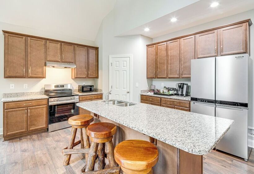 Cabin Rental Near Black Mountain: Fire Pit & Grill