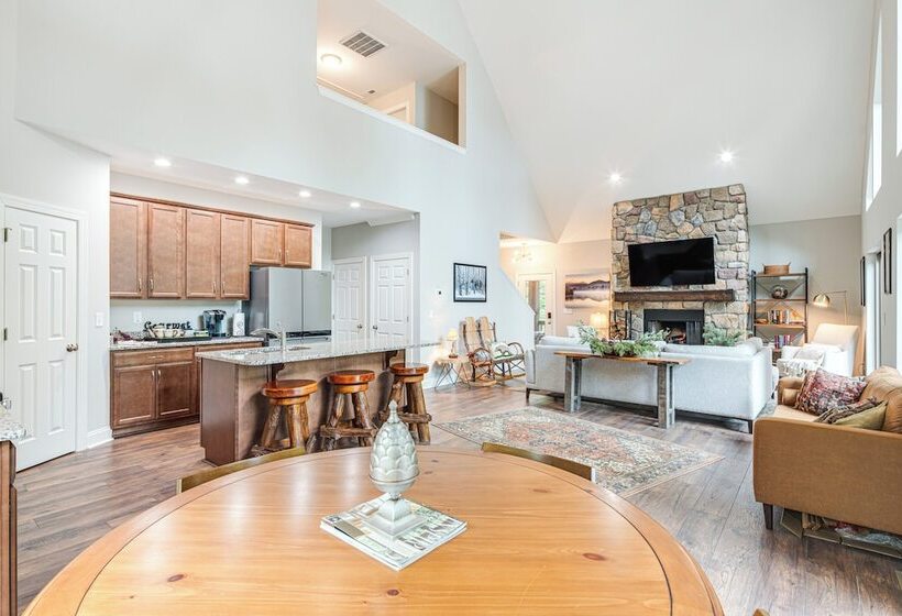 Cabin Rental Near Black Mountain: Fire Pit & Grill