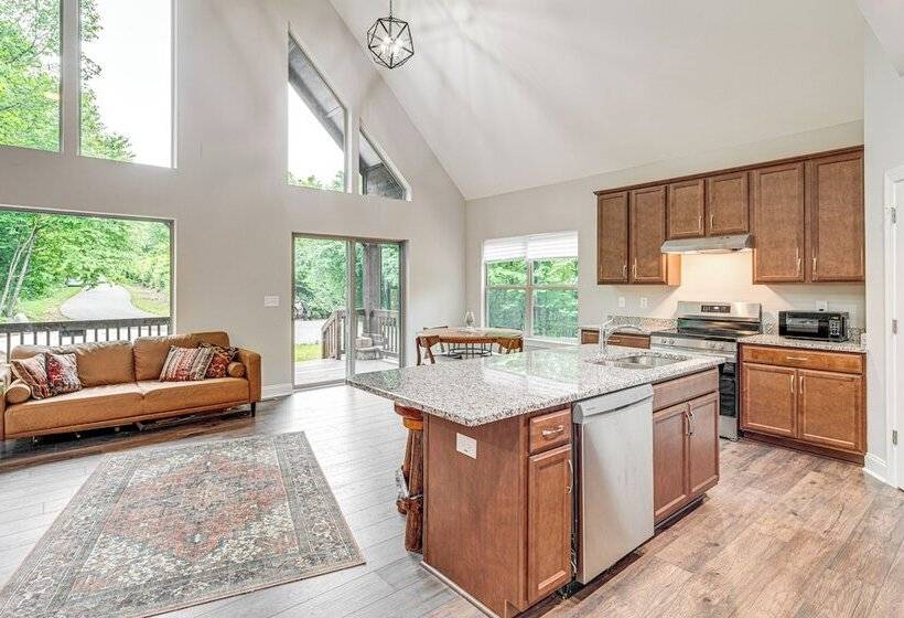 Cabin Rental Near Black Mountain: Fire Pit & Grill