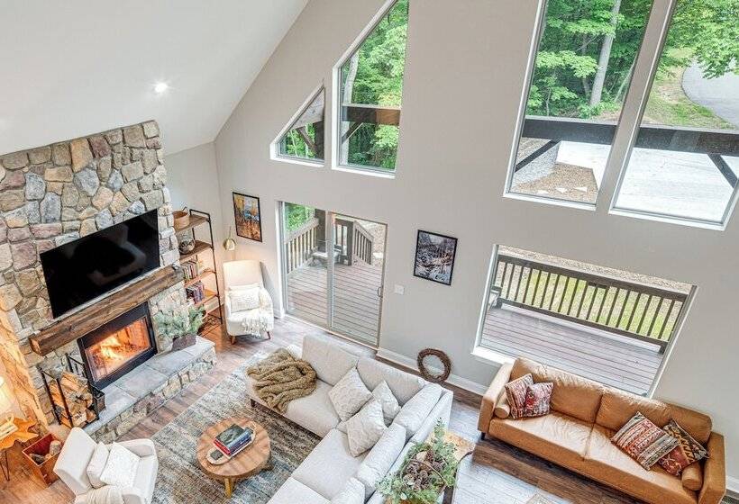 Cabin Rental Near Black Mountain: Fire Pit & Grill