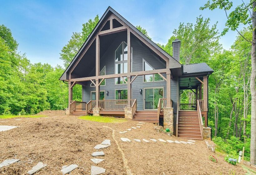 Cabin Rental Near Black Mountain: Fire Pit & Grill