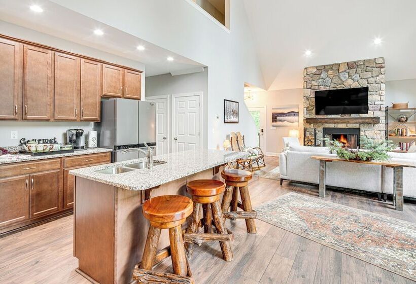 Cabin Rental Near Black Mountain: Fire Pit & Grill