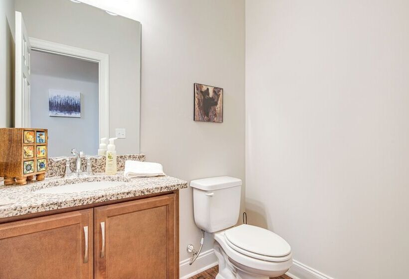 Cabin Rental Near Black Mountain: Fire Pit & Grill