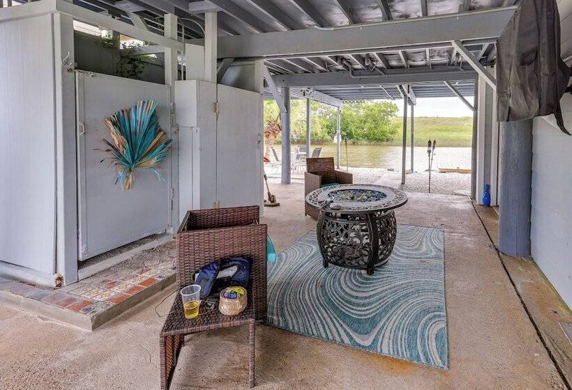 Canal Front Freeport Home ~ 4 Mi To Surfside Beach