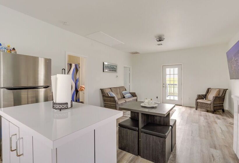 Canal Front Freeport Home ~ 4 Mi To Surfside Beach