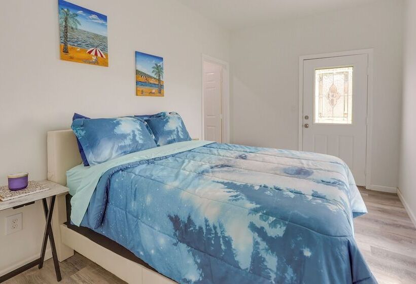 Canal Front Freeport Home ~ 4 Mi To Surfside Beach