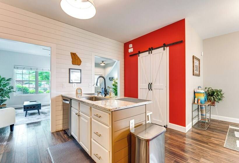 Canton Home W/ Fenced Yard: 6 Mi To Lake Allatoona