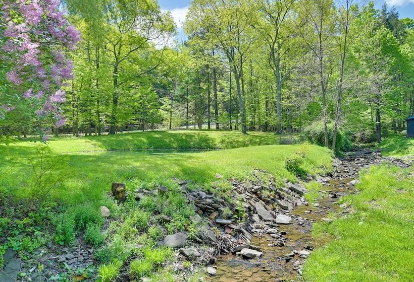 Catskills Family Retreat: Fishing & Hiking On Site