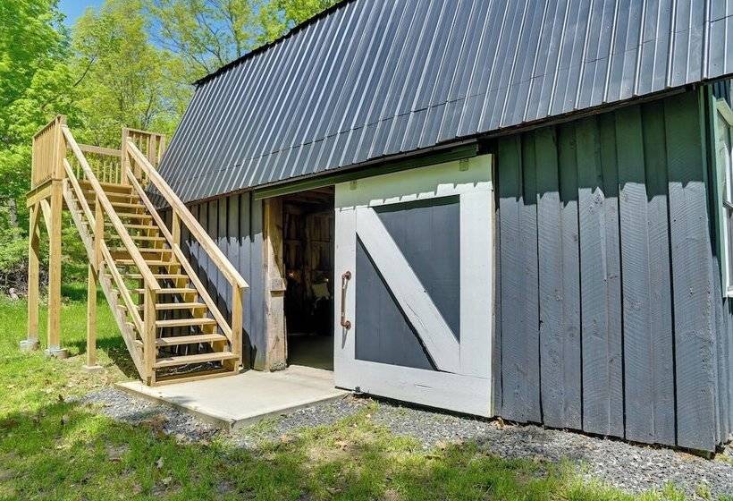 Catskills Family Retreat: Fishing & Hiking On Site