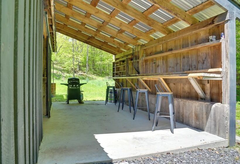 Catskills Family Retreat: Fishing & Hiking On Site