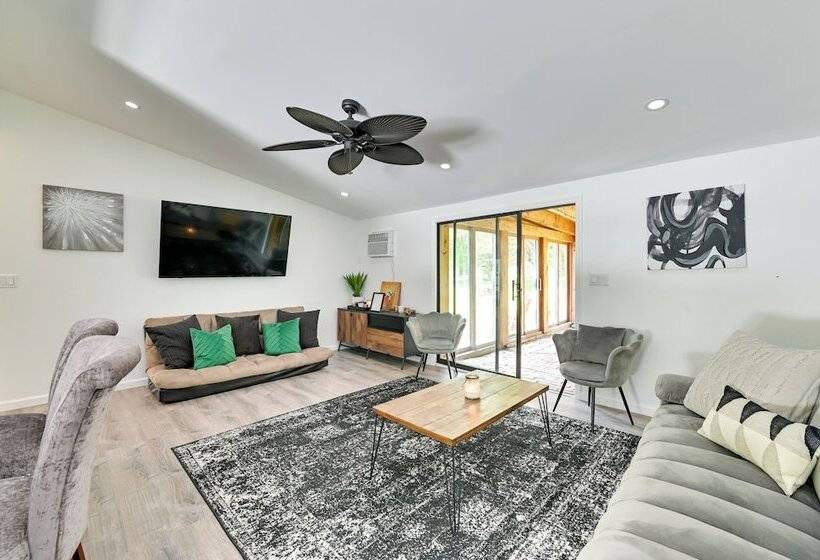 Catskills Family Retreat: Fishing & Hiking On Site