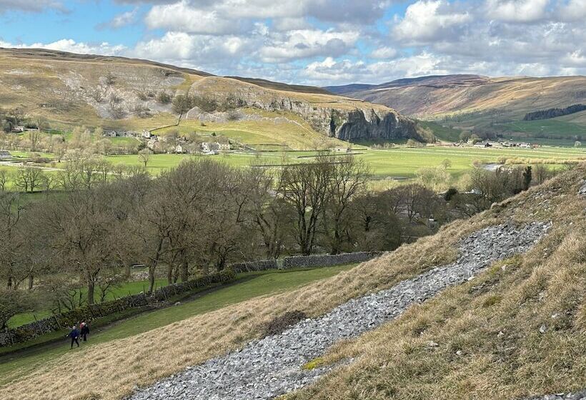 Charming 3 Bed Cottage In Upper Wharfedale