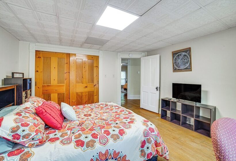 Charming Champaign Victorian W/ Deck!