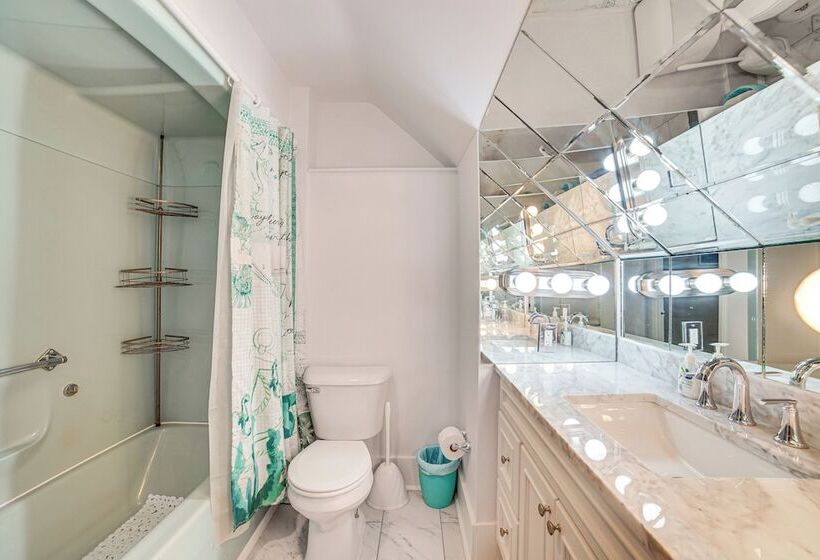 Charming Champaign Victorian W/ Deck!