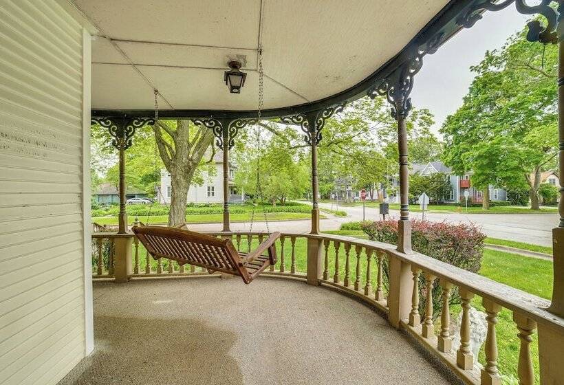 Charming Champaign Victorian W/ Deck!