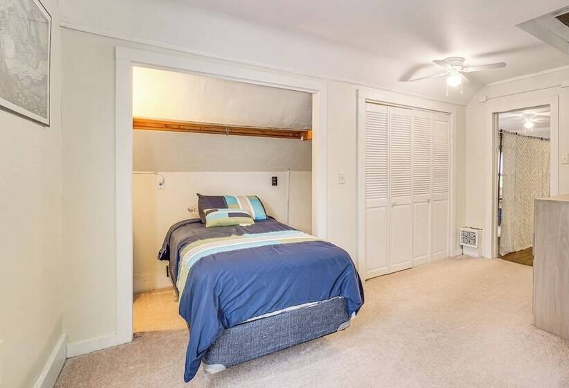 Charming Champaign Victorian W/ Deck!