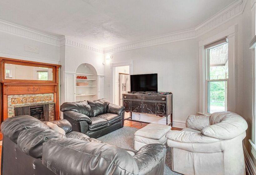 Charming Champaign Victorian W/ Deck!