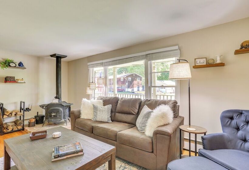 Charming Highland Falls Home < 2 Mi To West Point!