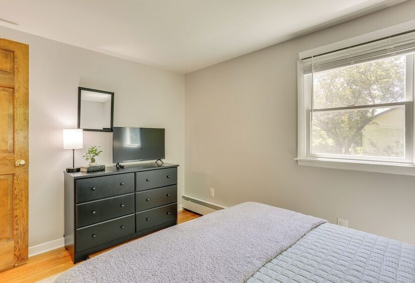 Charming Highland Falls Home < 2 Mi To West Point!