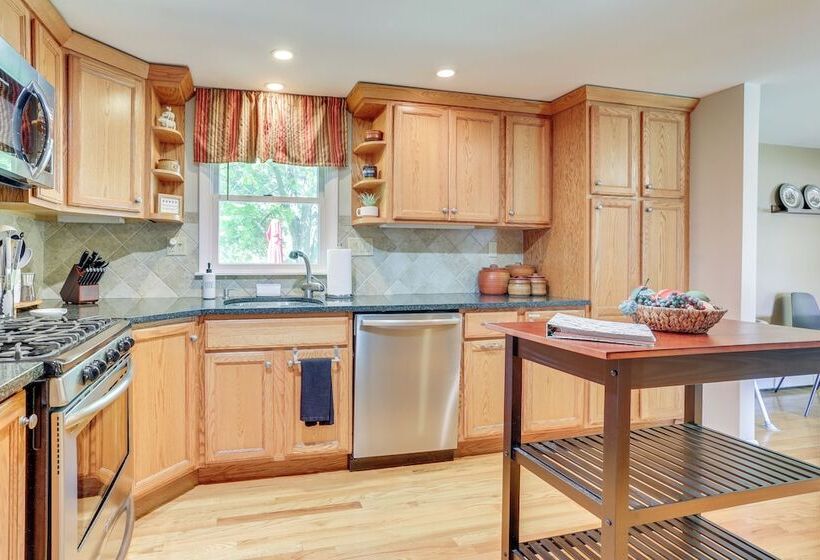 Charming Highland Falls Home < 2 Mi To West Point!