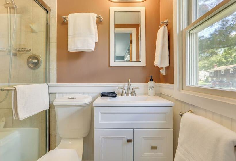 Charming Highland Falls Home < 2 Mi To West Point!