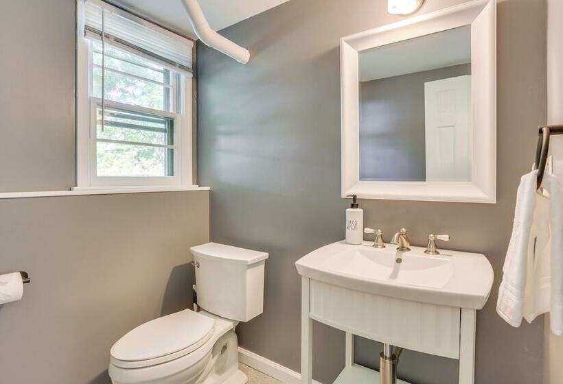 Charming Highland Falls Home < 2 Mi To West Point!