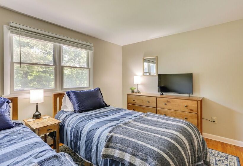 Charming Highland Falls Home < 2 Mi To West Point!