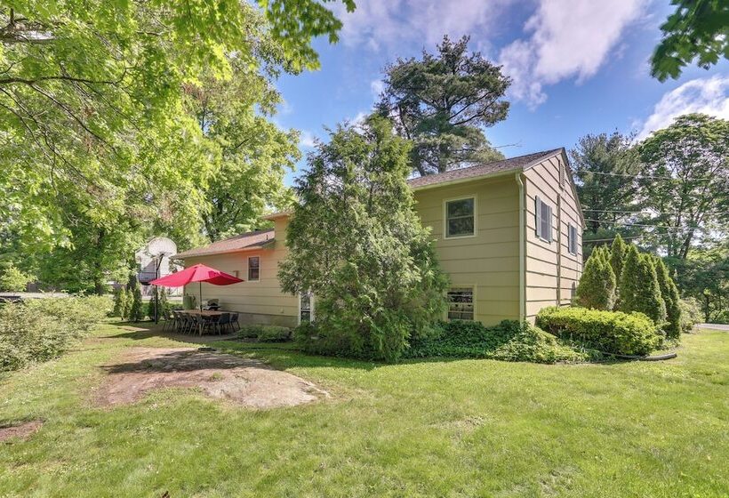 Charming Highland Falls Home < 2 Mi To West Point!