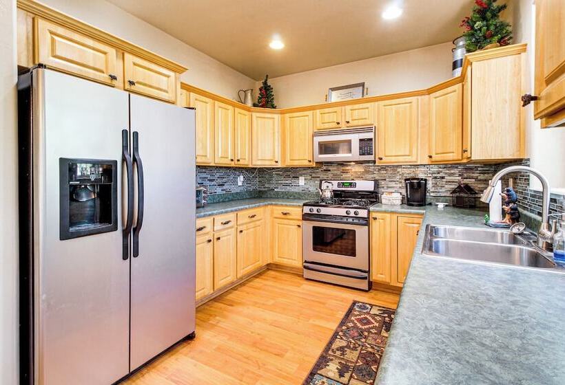 Walk To Rainbow Lake: Peaceful Cabin W/ Fire Pit