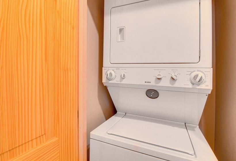 Walk To Rainbow Lake: Peaceful Cabin W/ Fire Pit