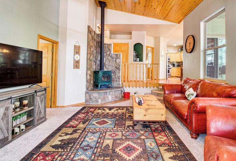 Walk To Rainbow Lake: Peaceful Cabin W/ Fire Pit