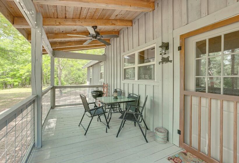 Charming Lawley Cottage: Deck, Fire Pit & Yard!