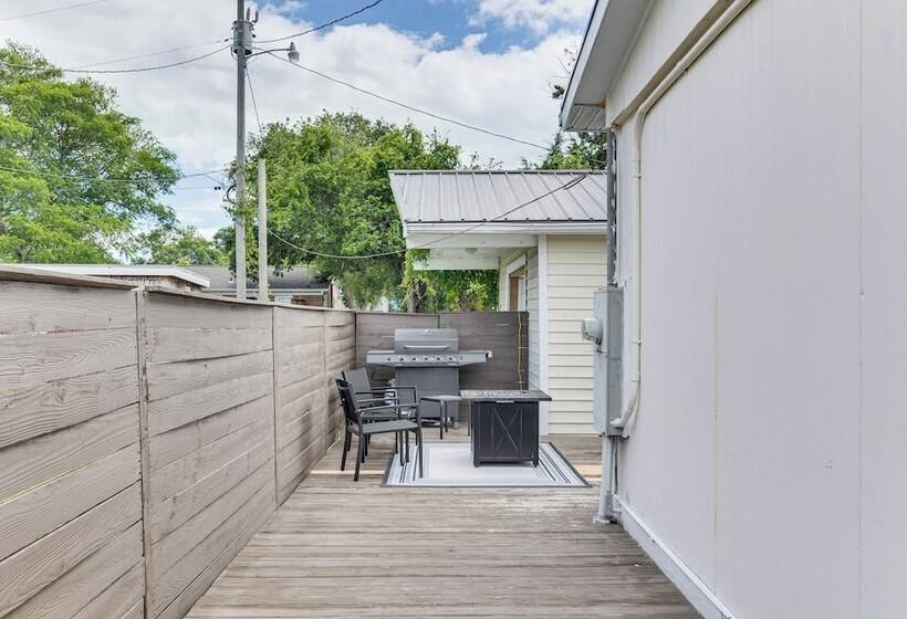 Charming Morehead City Home: 2 Mi To Beach Access