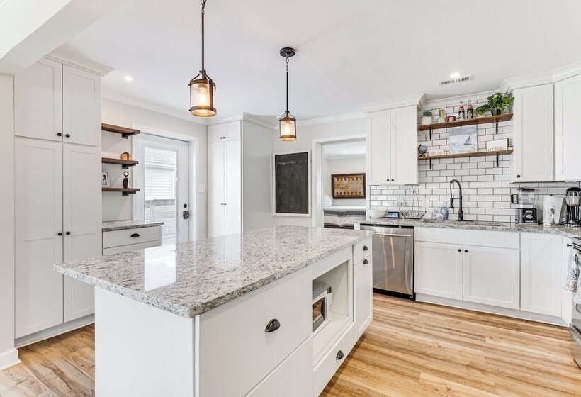 Charming Morehead City Home: 2 Mi To Beach Access