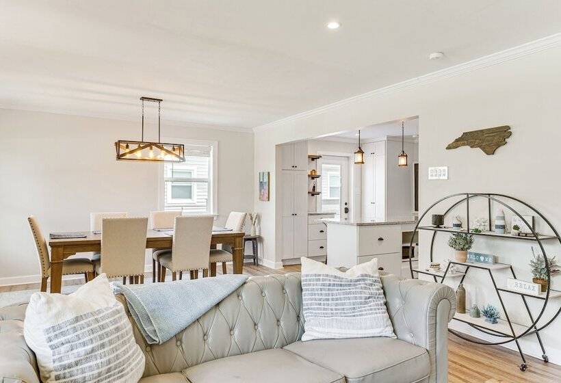 Charming Morehead City Home: 2 Mi To Beach Access