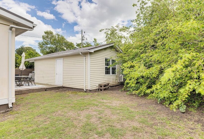 Charming Morehead City Home: 2 Mi To Beach Access