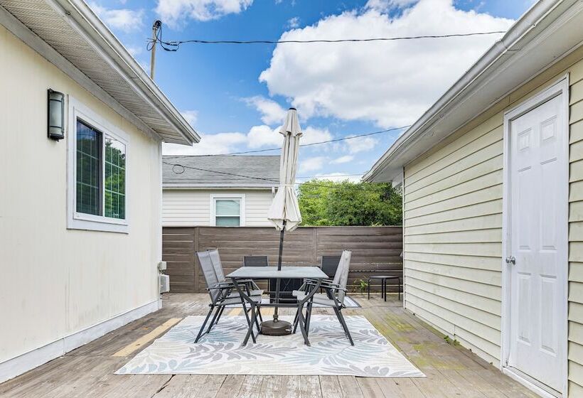 Charming Morehead City Home: 2 Mi To Beach Access